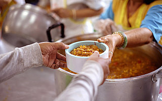 Elbląska jadłodajnia Caritas wspiera bezdomnych. Posiłki odbiera dziennie ponad 60 osób